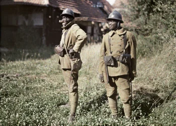 Zwei senegalesische Soldaten, die in der französischen Armee als Infanteristen dienen, Frankreich, 22. Juni 1917